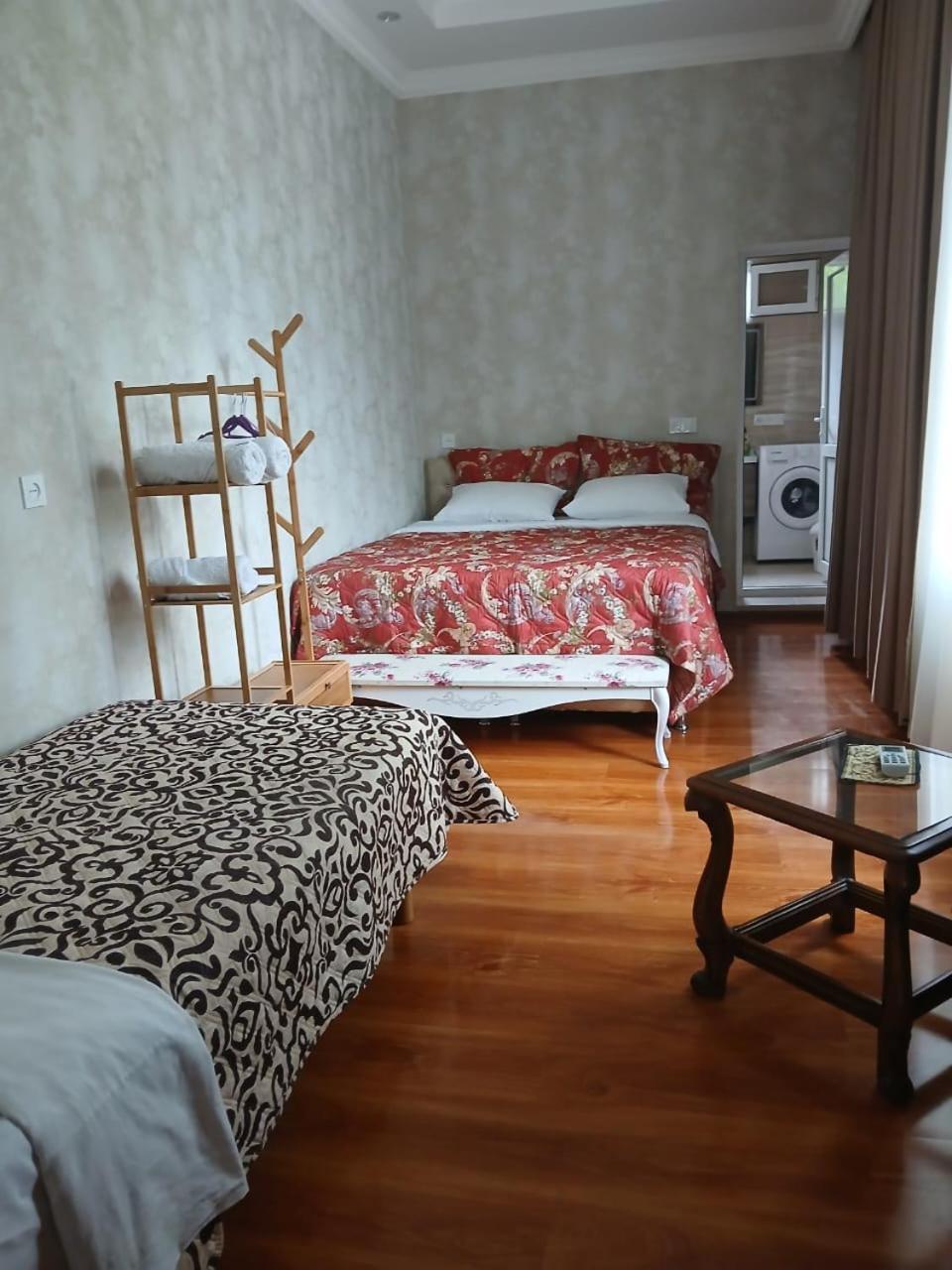 Guest House Nano Martvili Eksteriør billede